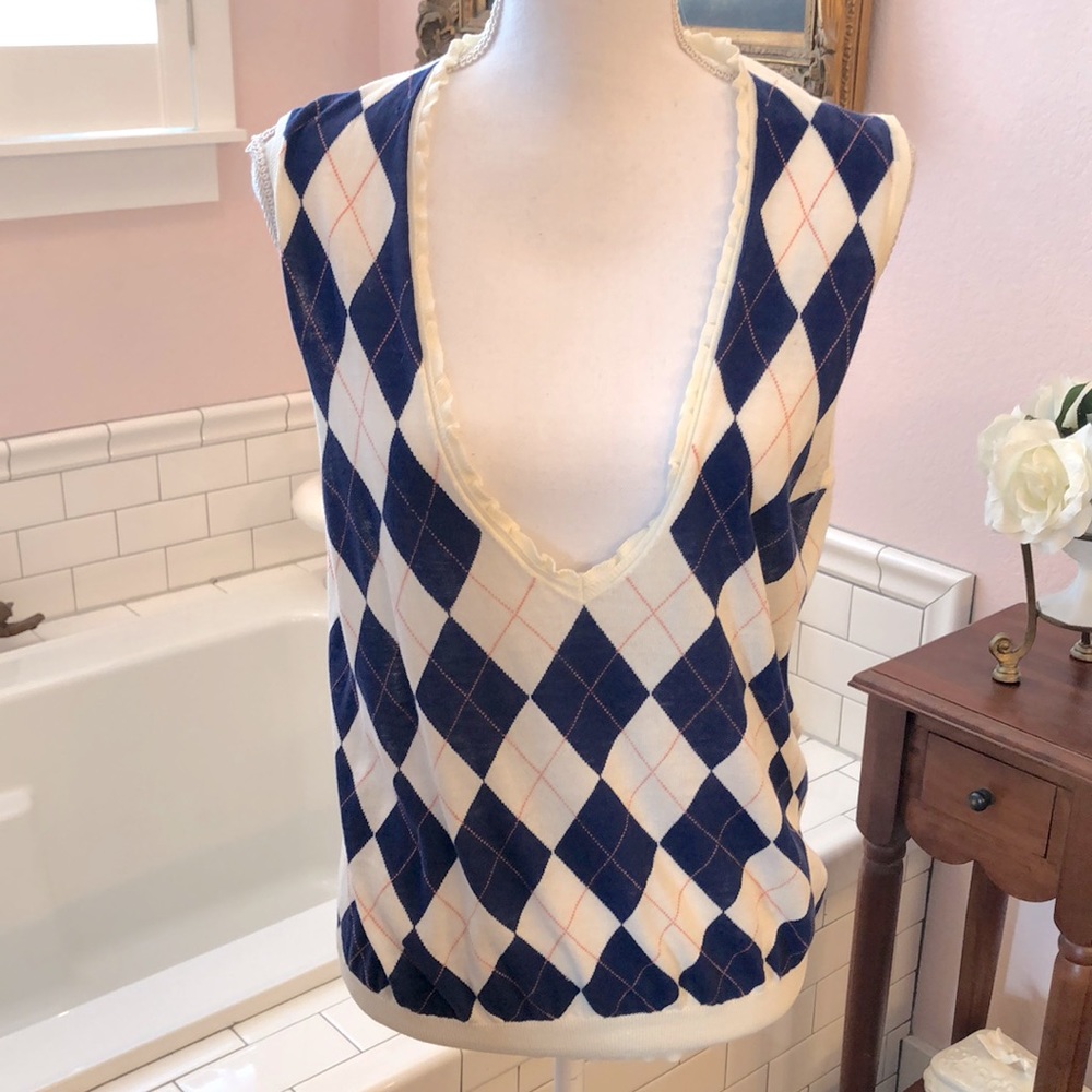 Jcrew, navy/cream/red argyle sleeveless ruffle V-neck vest, 100% cotton LG